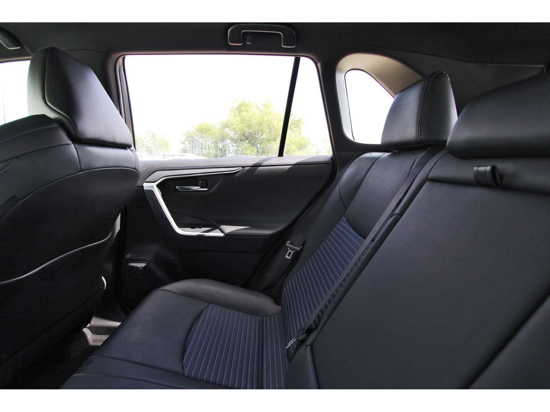 Used 2019 Toyota RAV4 XSE AWD/4WD image 12