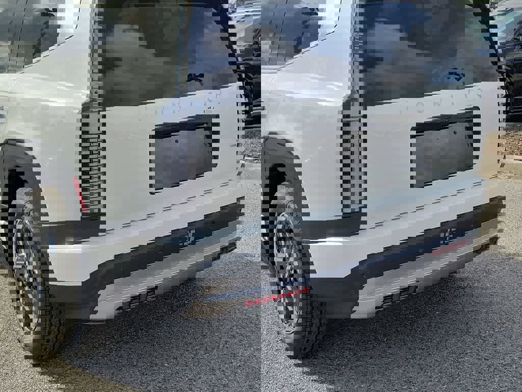 New 2026 Hyundai Ioniq 9 SE image 8