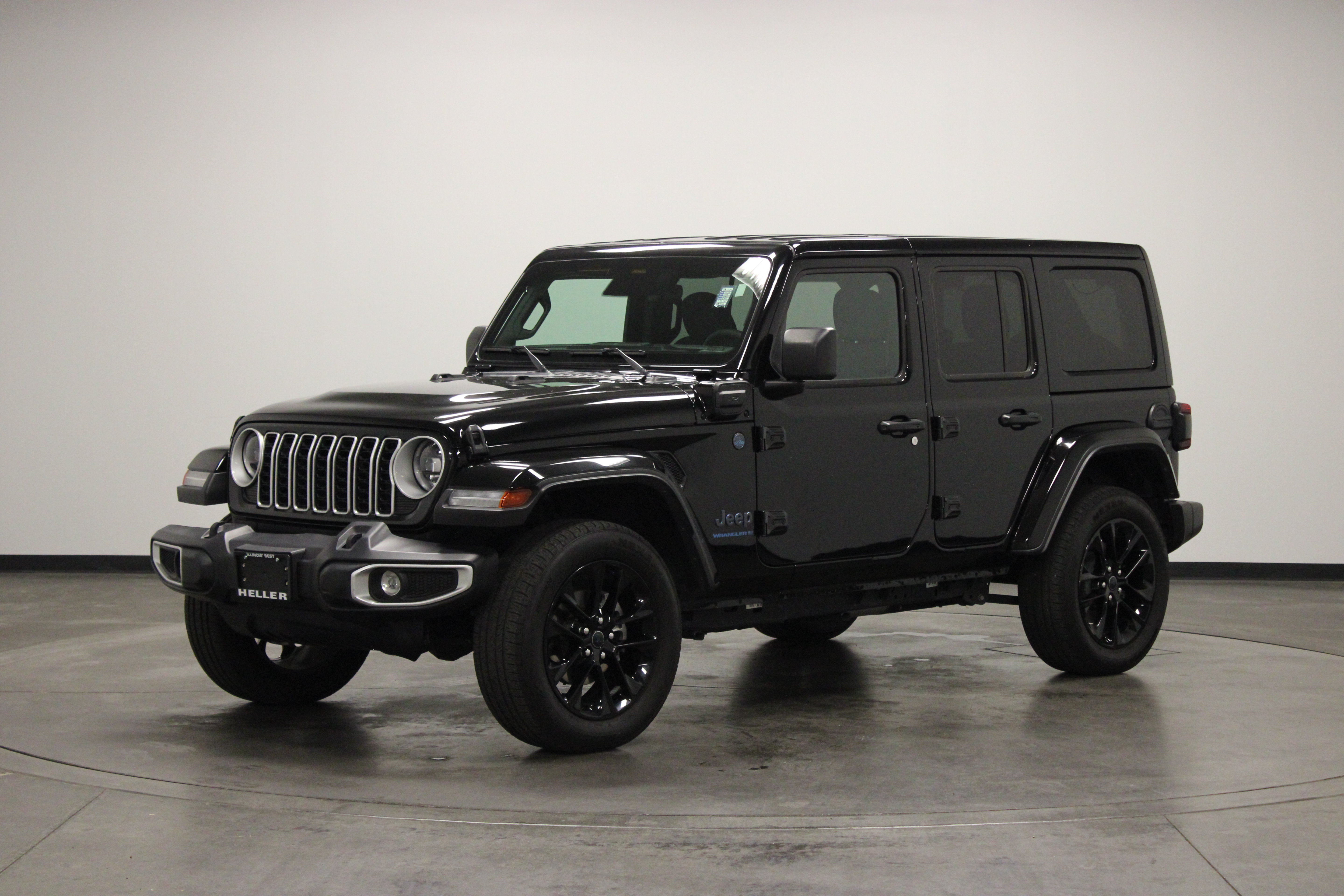 Used 2025 Jeep Wrangler Unlimited Sahara w/ Safety Group AWD/4WD image 4
