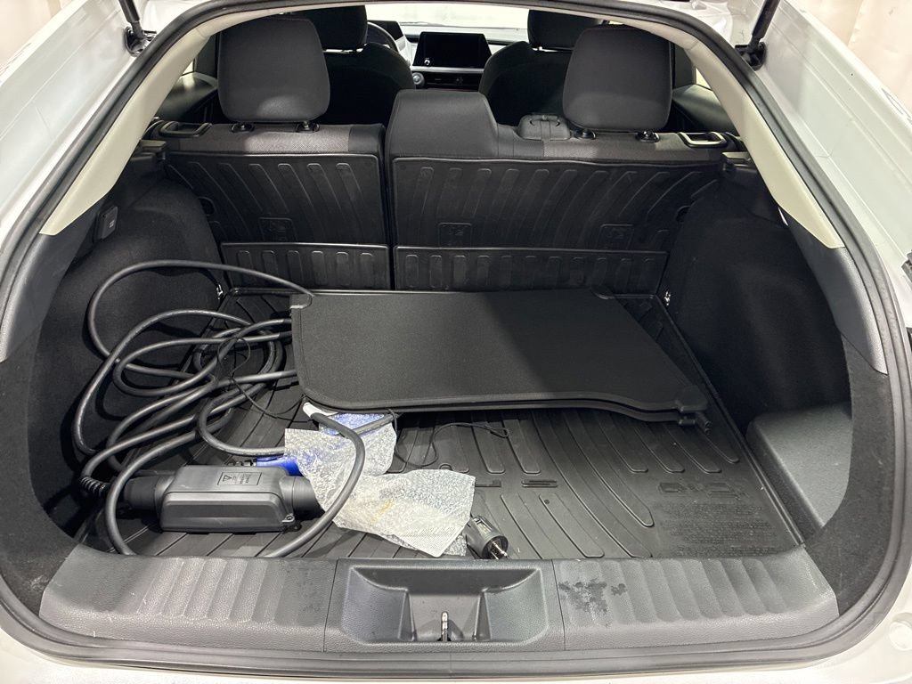 Used 2025 Toyota Prius Plug-In Hybrid FWD image 16