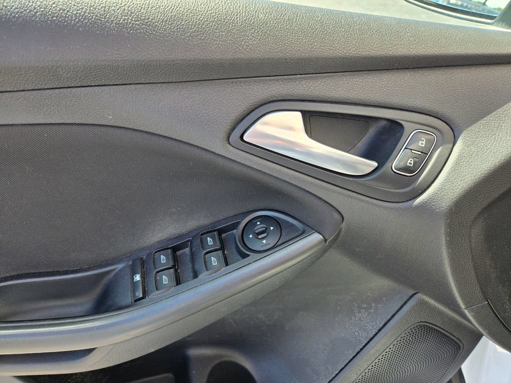 Used 2017 Ford Focus SEL FWD image 12