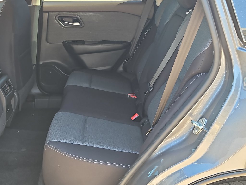 Used 2023 Nissan Rogue SV FWD image 17