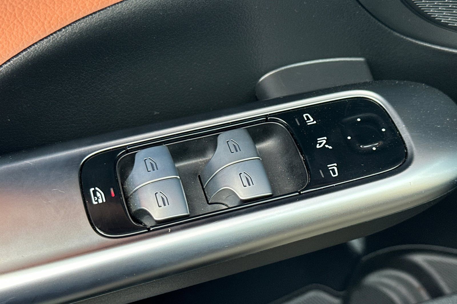 Used 2025 Mercedes-Benz C 300 4MATIC Sedan image 15