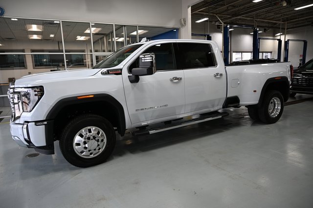 New 2026 GMC Sierra 3500 Denali w/ Denali Reserve Package image 11