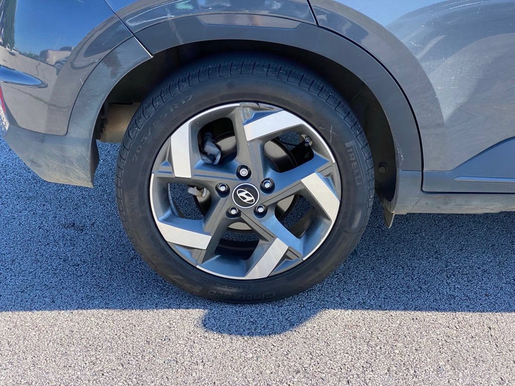 Used 2023 Hyundai Venue Limited FWD image 6