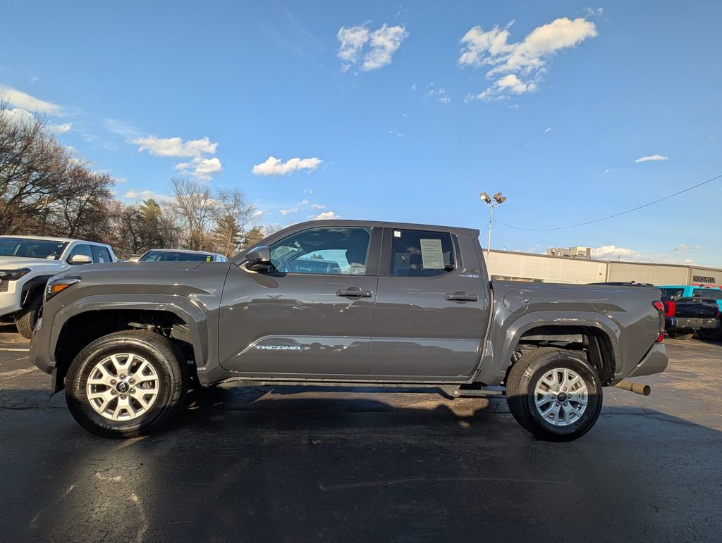Certified 2024 Toyota Tacoma SR5 AWD/4WD image 3