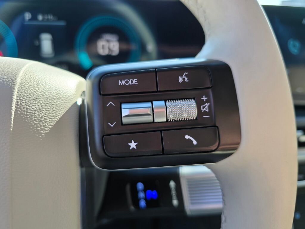 Used 2025 Hyundai Santa Fe SEL image 22