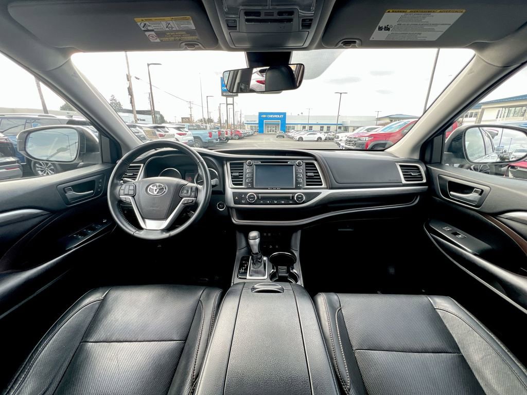 Used 2017 Toyota Highlander Limited image 18