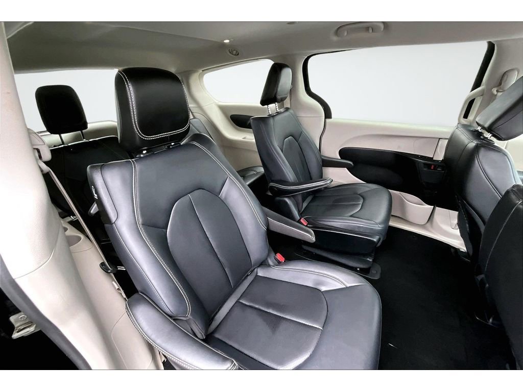 Certified 2024 Chrysler Pacifica Select image 24