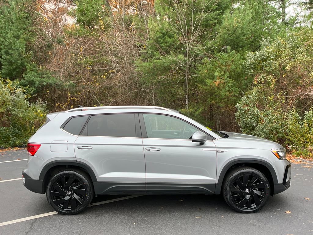 Used 2024 Volkswagen Taos SE image 6