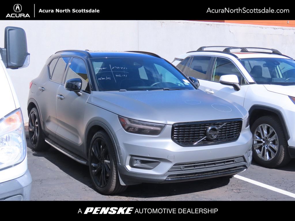 Used 2022 Volvo XC40 T5 R-Design w/ Advanced Package