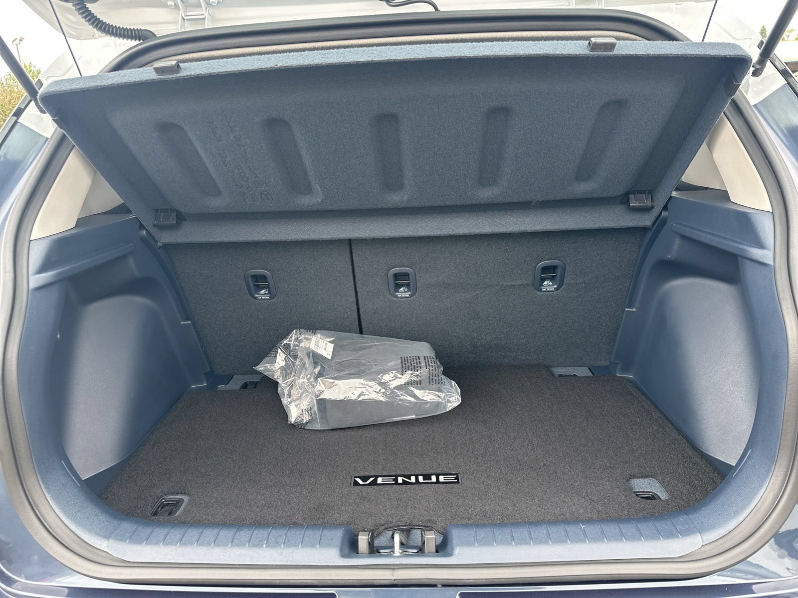 Used 2025 Hyundai Venue Limited FWD image 21