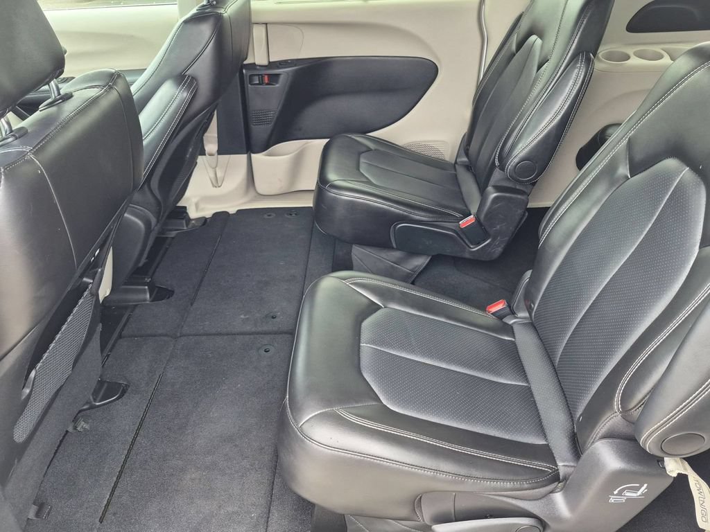 Used 2024 Chrysler Pacifica Touring-L FWD image 26