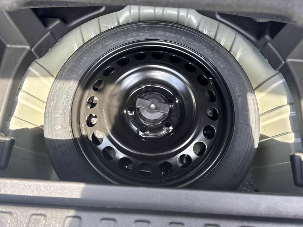 Used 2024 GMC Terrain SLE AWD/4WD image 24