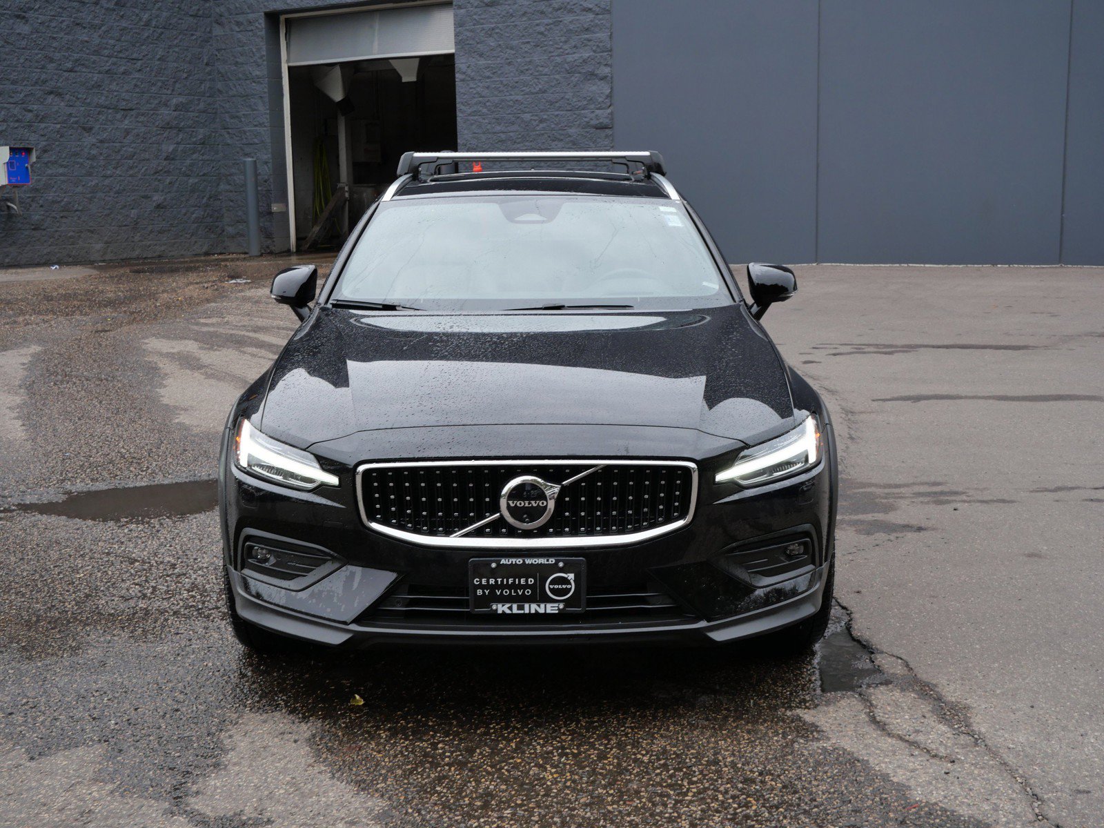 Certified 2024 Volvo V60 B5 Cross Country Ultimate w/ Protection Package Premier AWD/4WD image 2
