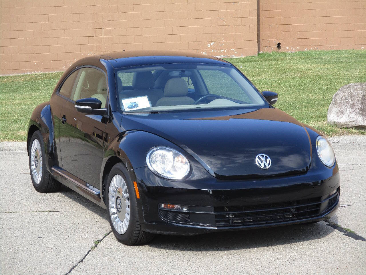 Used 2015 Volkswagen Beetle 1.8T FWD image 90