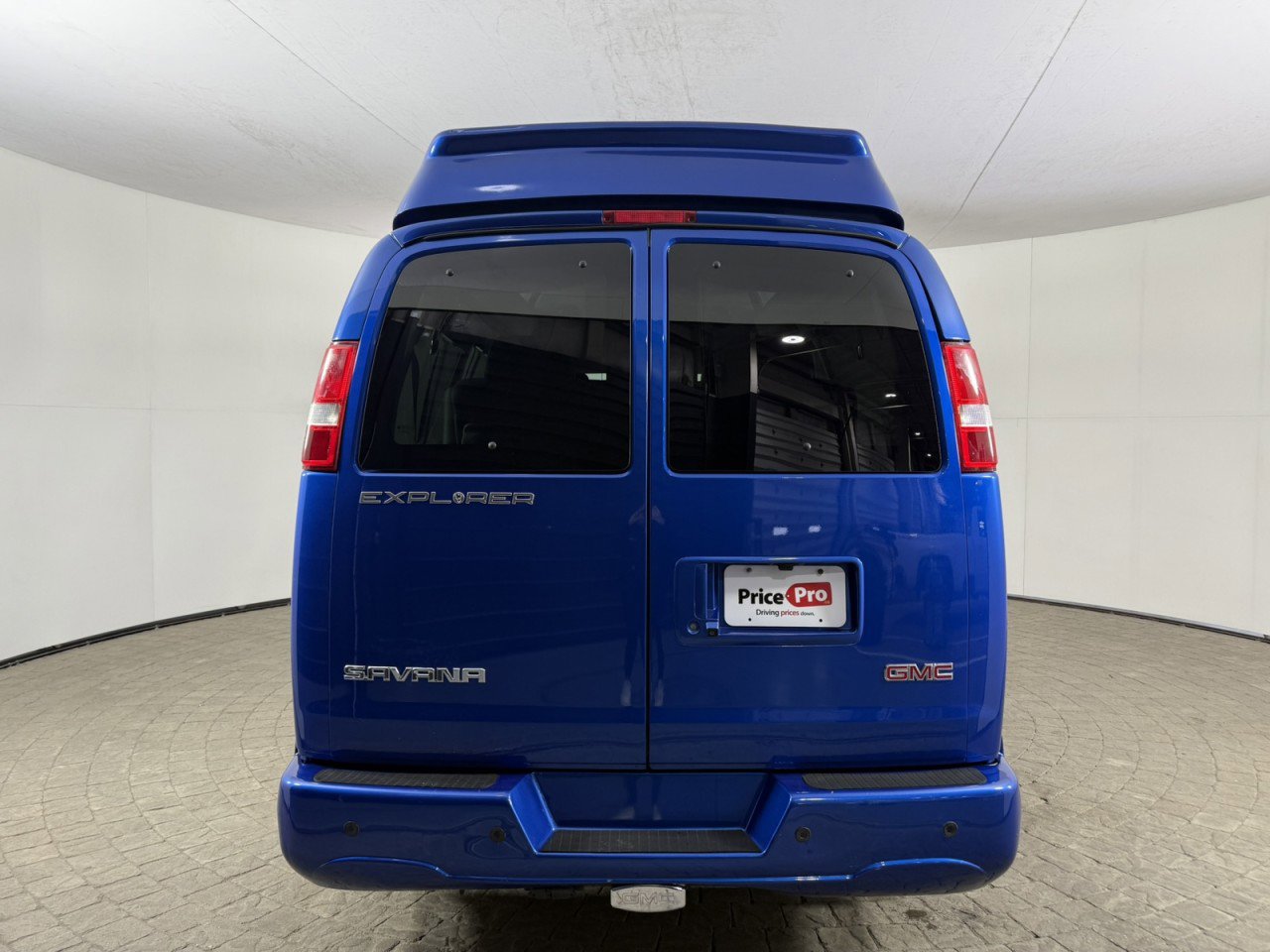 Used 2018 GMC Savana 2500 w/ Enhanced Convenience Package RWD image 6