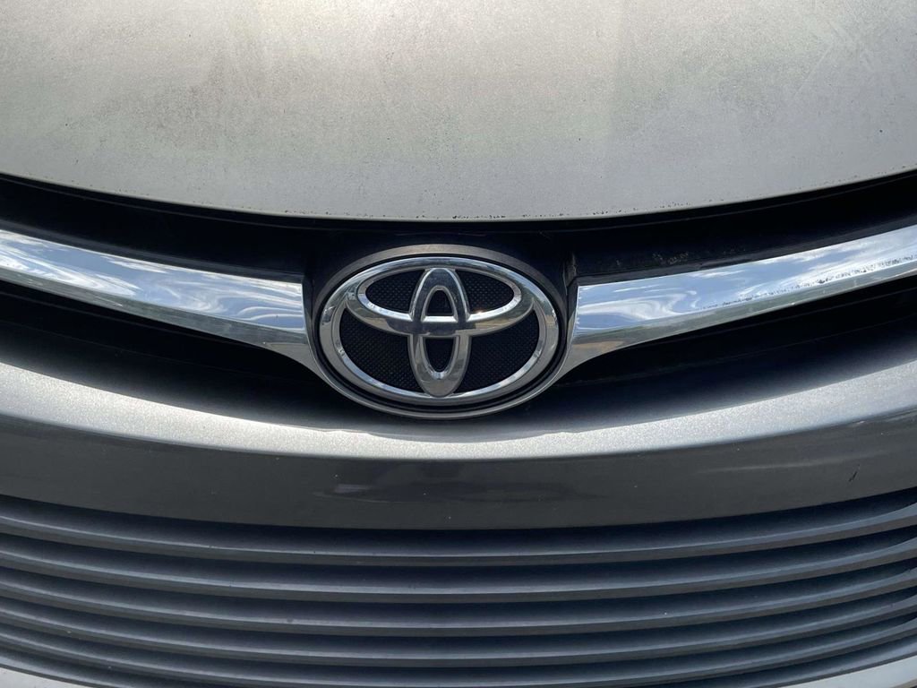 Used 2017 Toyota Camry LE FWD image 7