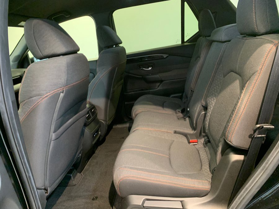 Used 2025 Honda Pilot Sport image 41