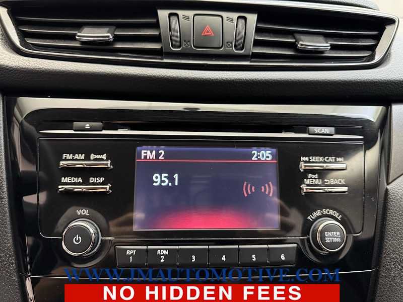 Used 2017 Nissan Rogue Sport S w/ S Appearance Package AWD/4WD image 22