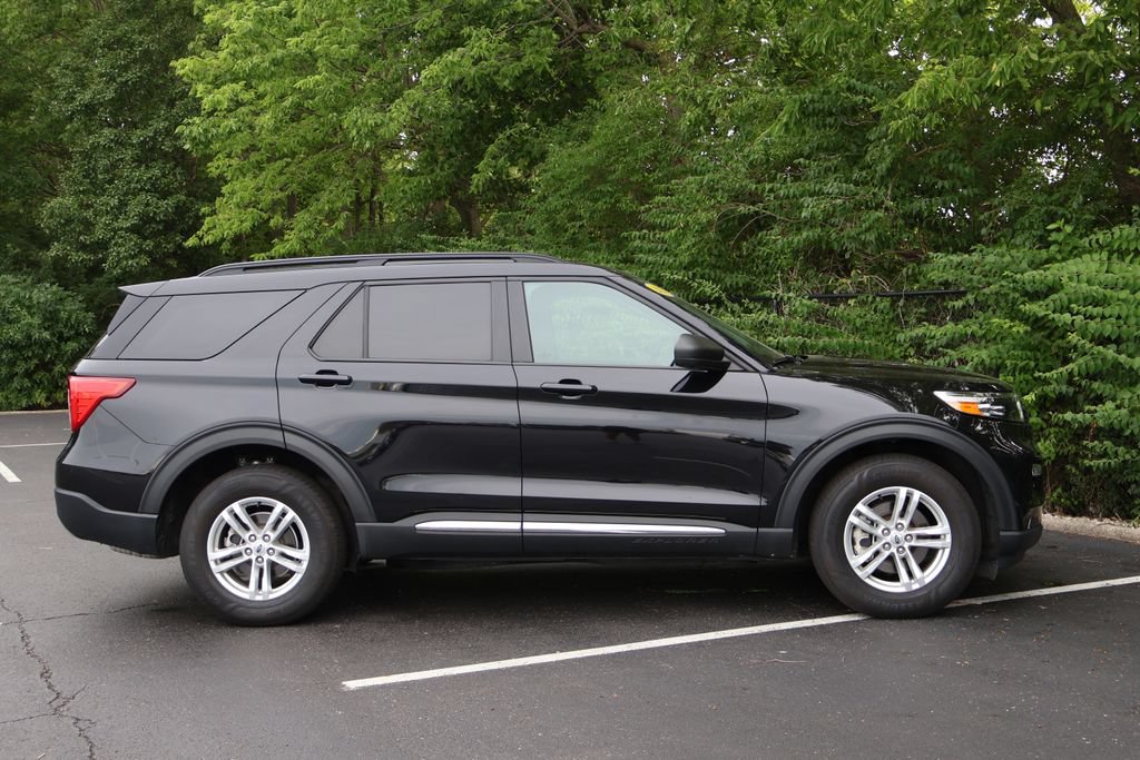 Used 2023 Ford Explorer XLT w/ Equipment Group 202A AWD/4WD image 10