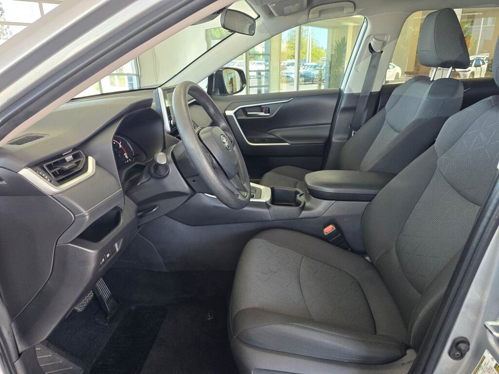 Used 2025 Toyota RAV4 XLE AWD/4WD image 18