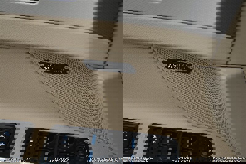 Used 2020 Jaguar XF Premium image 35