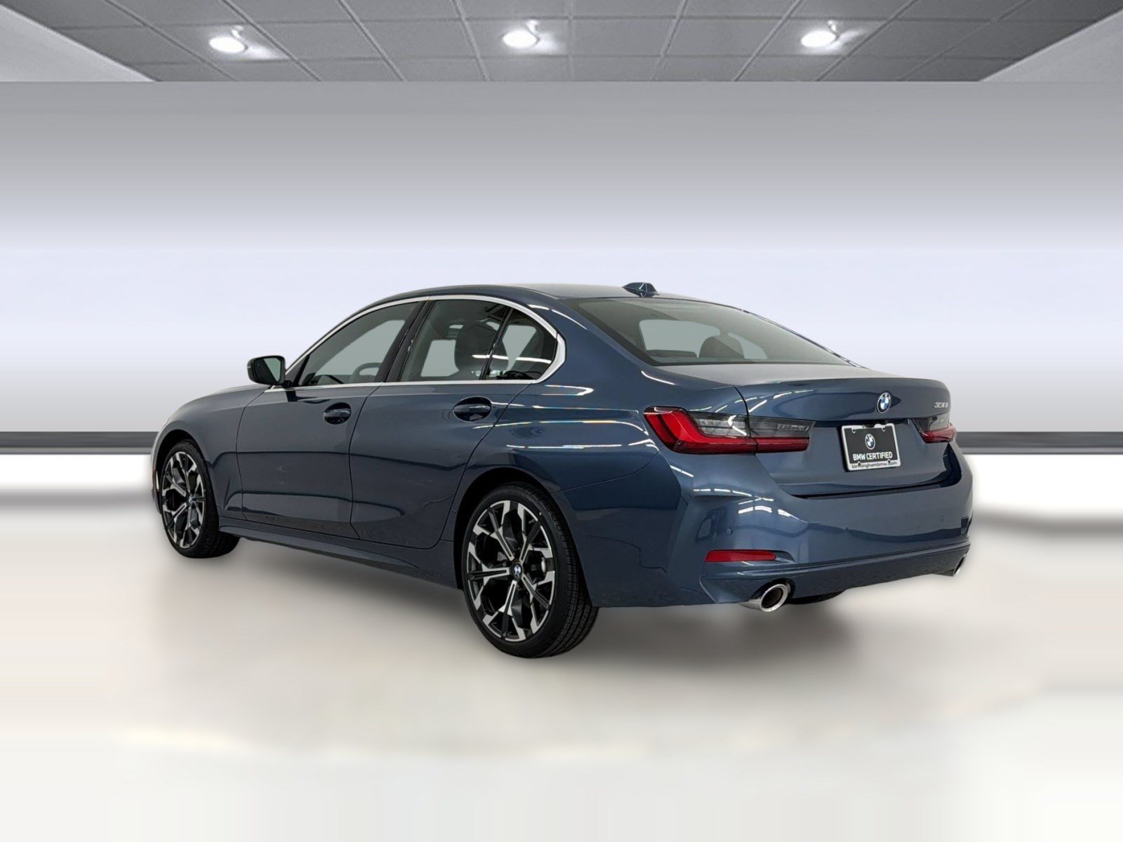 Certified 2025 BMW 330i Sedan RWD image 3