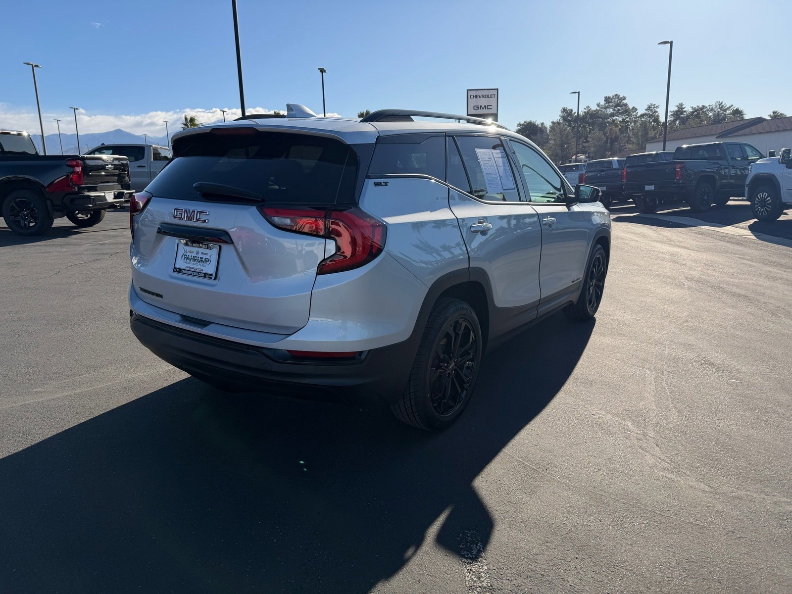 Used 2020 GMC Terrain SLT w/ Preferred Package image 3