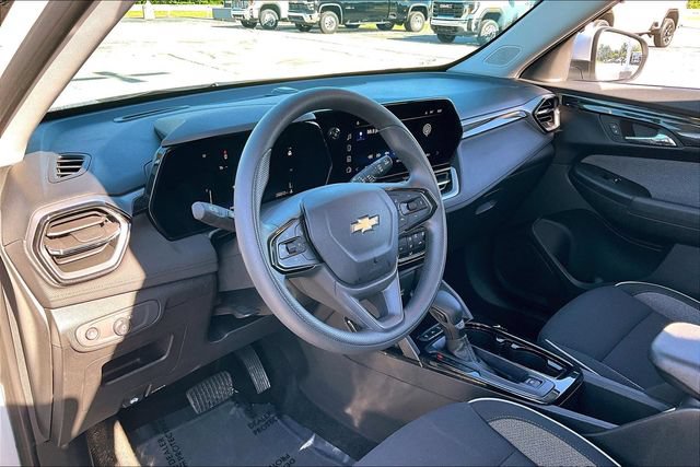 Used 2025 Chevrolet TrailBlazer LT AWD/4WD image 17