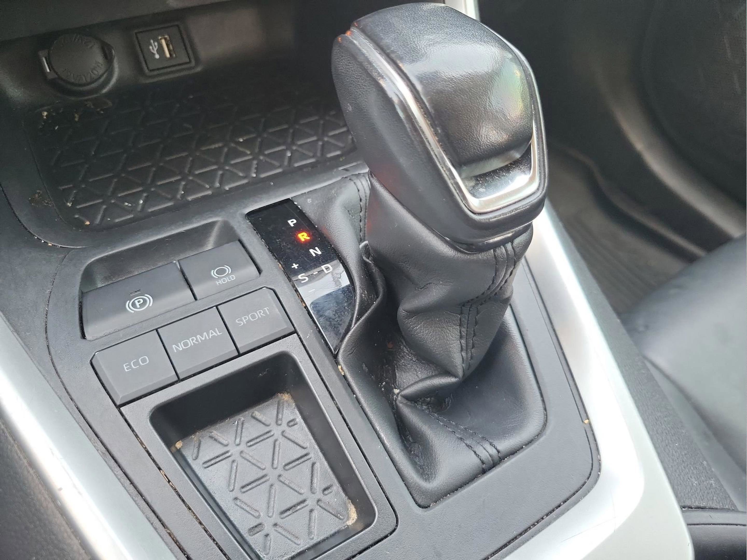 Used 2023 Toyota RAV4 XLE Premium image 15