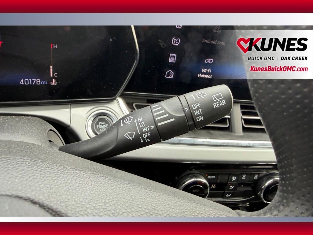 Used 2025 Chevrolet Trax LT FWD image 15