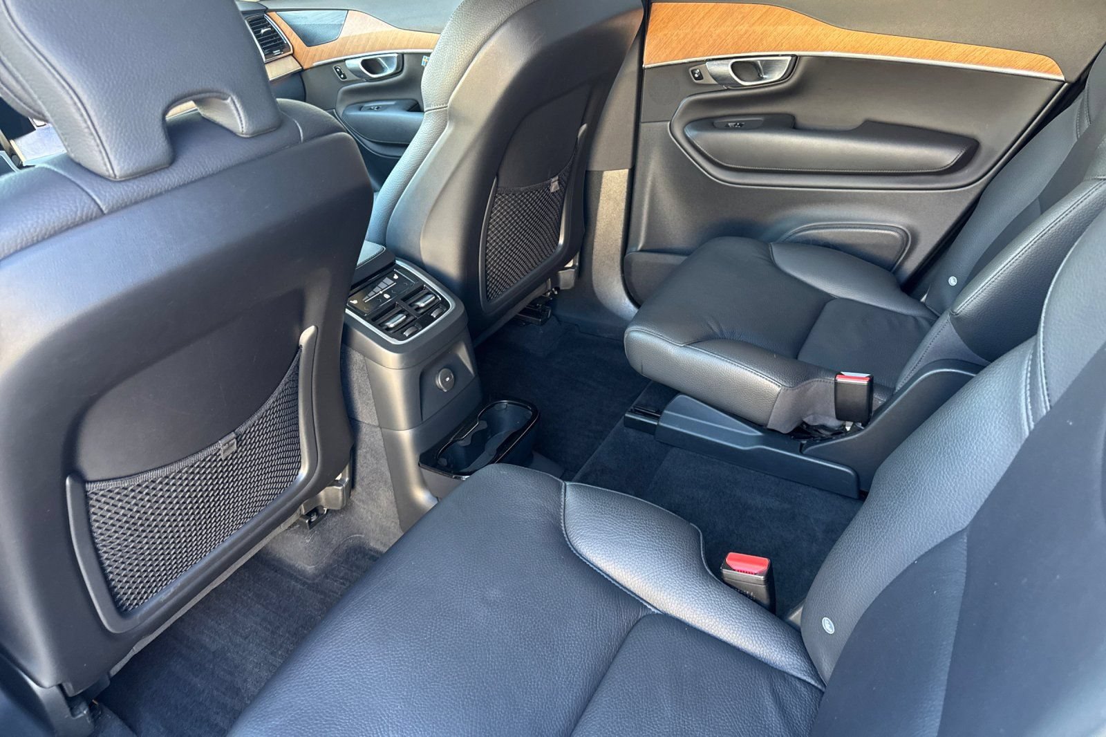 Used 2023 Volvo XC90 T8 Plus w/ Protection Package Premier AWD/4WD image 4