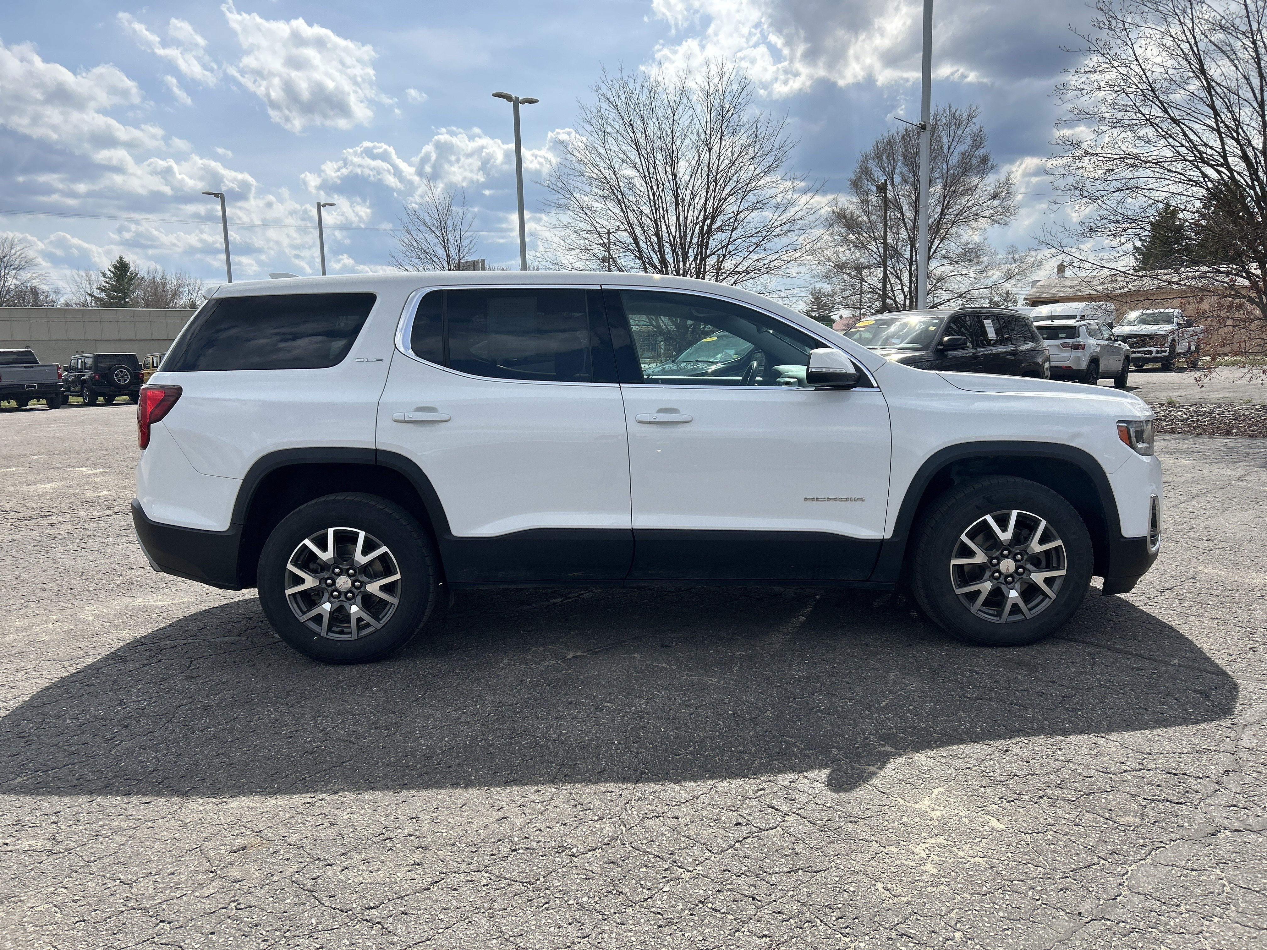 Used 2020 GMC Acadia SLE w/ LPO, Floor Liner Package FWD image 2