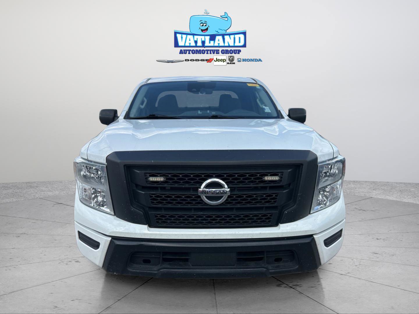 Used 2022 Nissan Titan S image 2
