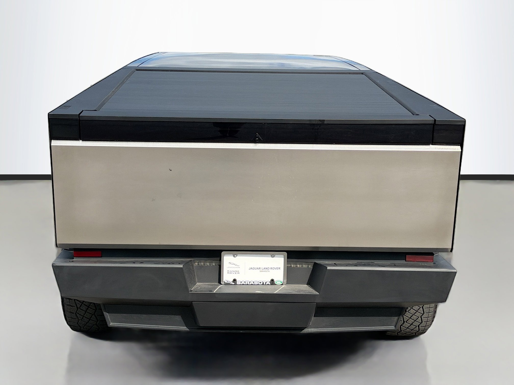 Used 2024 Tesla Cybertruck AWD Crew Cab image 4