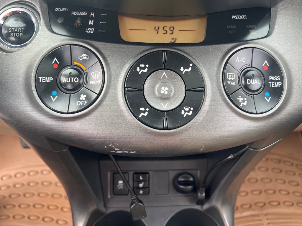 Used 2010 Toyota RAV4 Limited AWD/4WD image 24