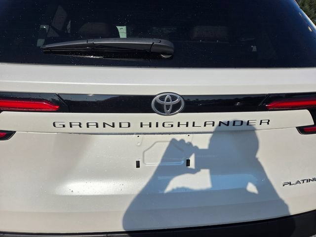 Used 2024 Toyota Grand Highlander AWD image 24