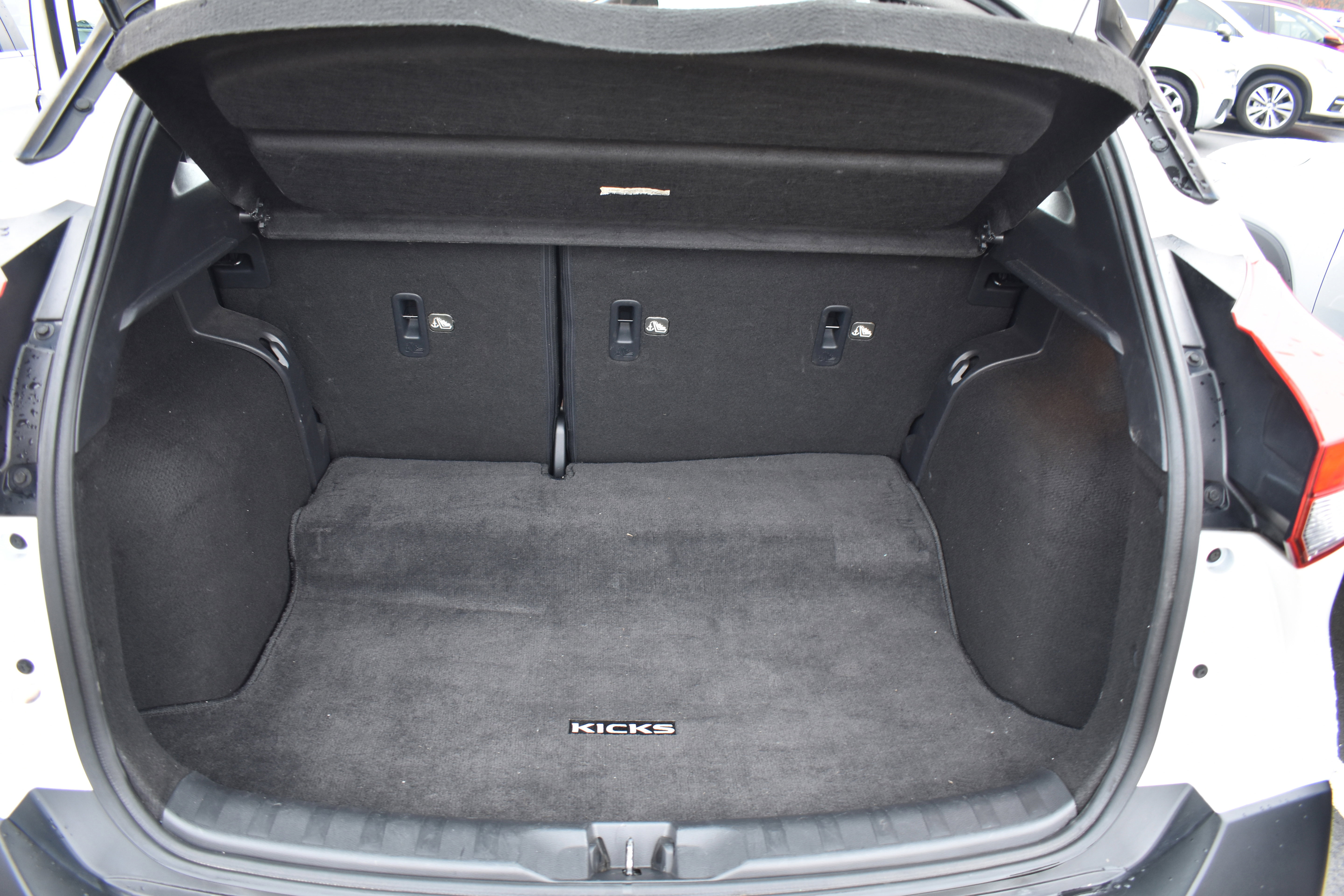 Used 2019 Nissan Kicks SR w/ Exterior Package image 29