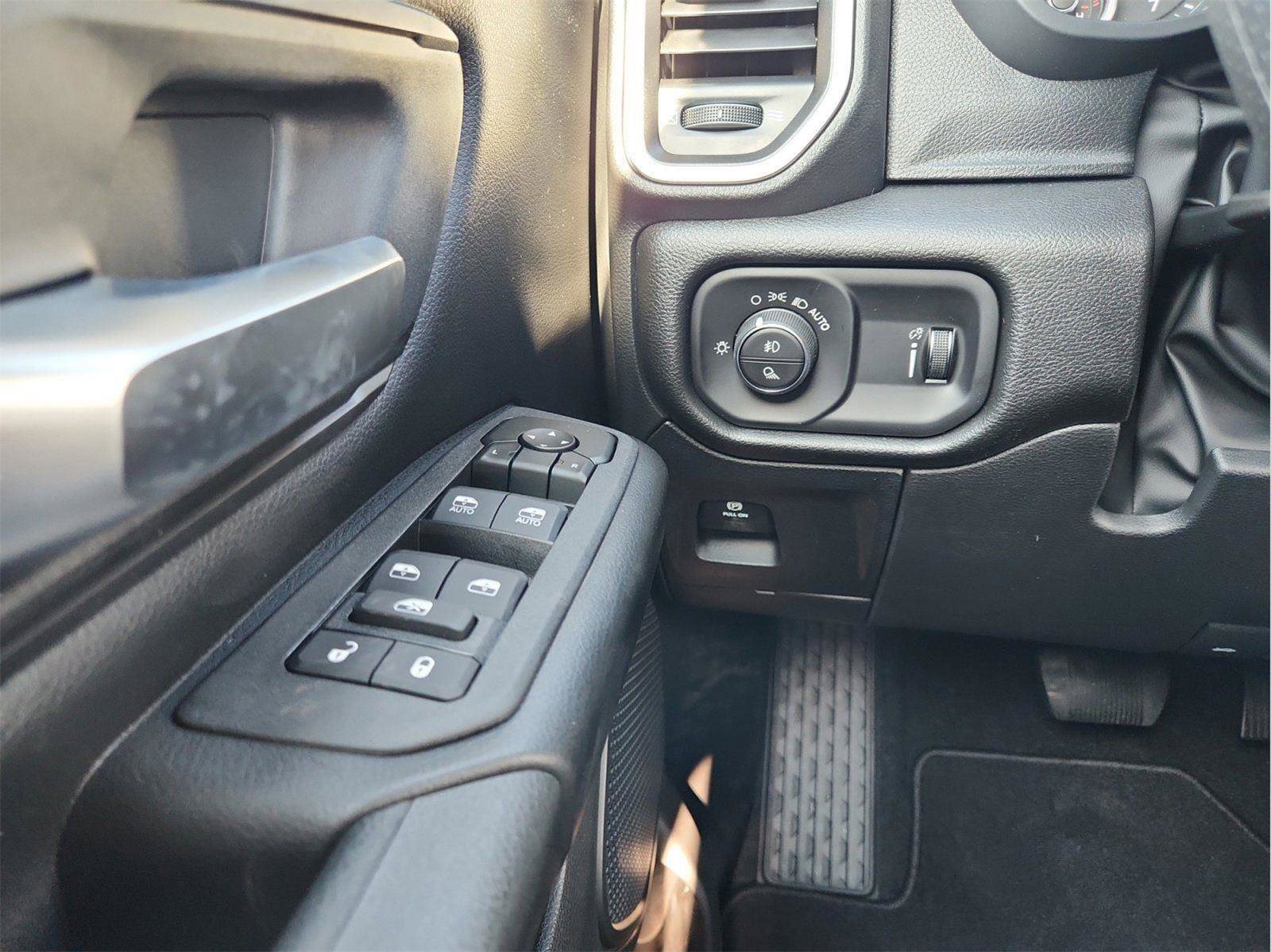 New 2026 RAM 1500 Express AWD/4WD image 18