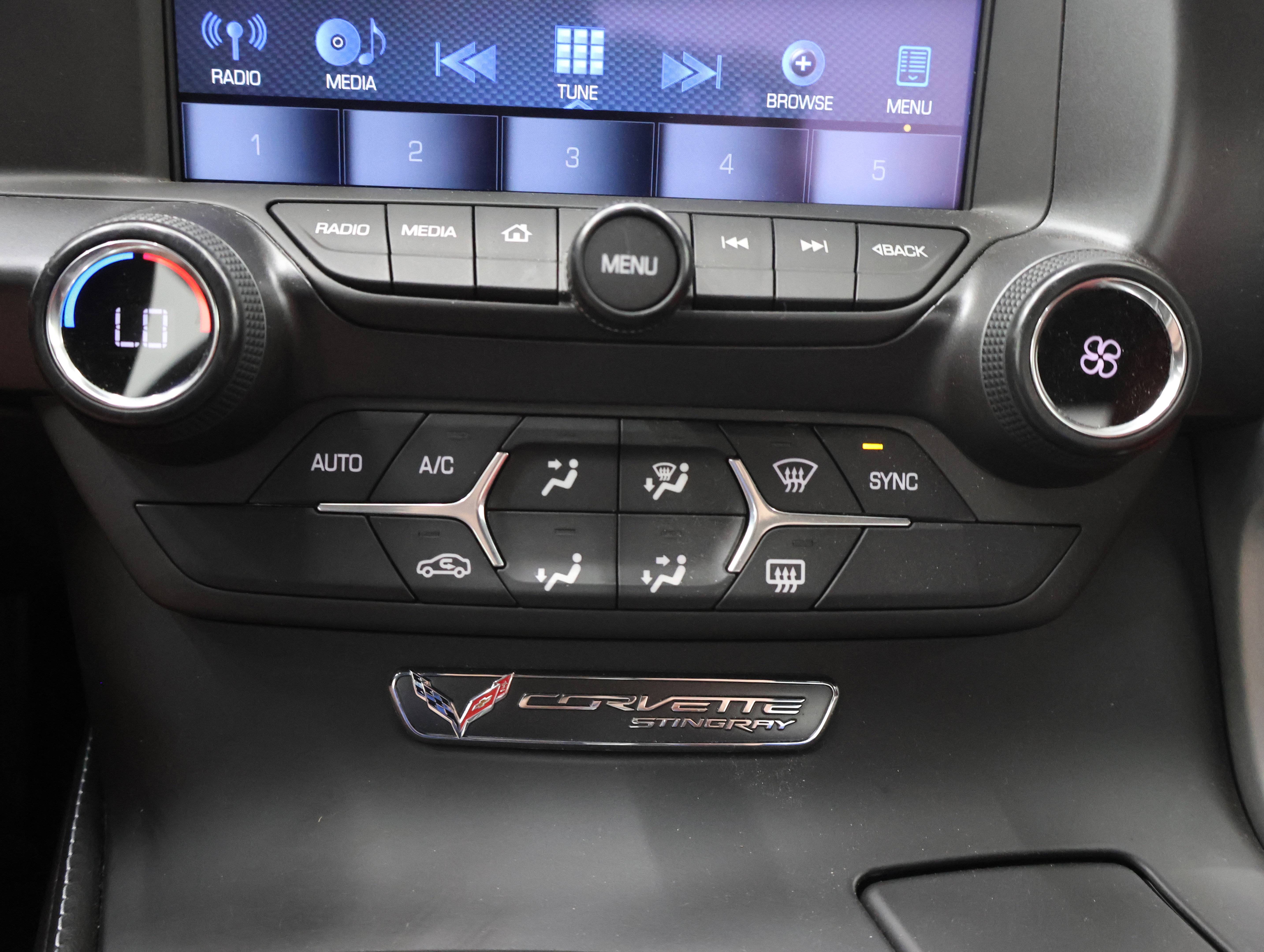 Used 2019 Chevrolet Corvette Stingray Coupe w/ Carbon Flash Badge Package RWD image 37