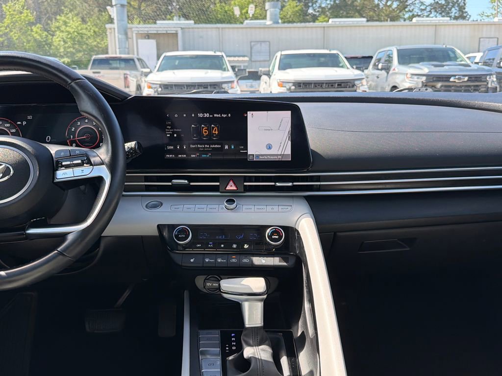 Used 2023 Hyundai Elantra Limited w/ Preferred Accessory Package FWD image 20