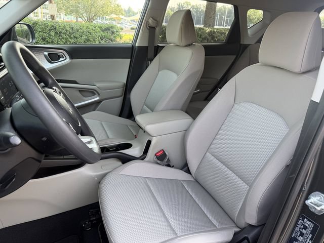 Certified 2023 Kia Soul LX w/ LX Technology Package FWD image 14