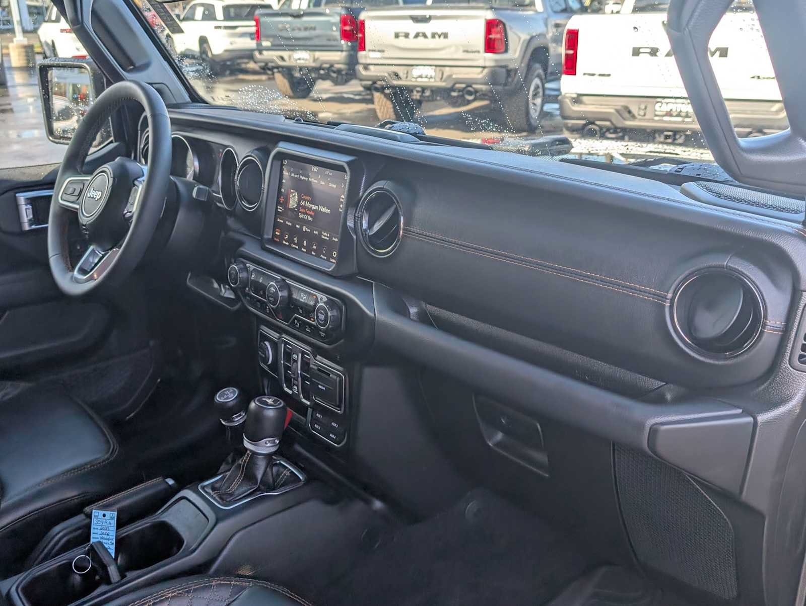 Used 2023 Jeep Wrangler Unlimited Sahara AWD/4WD image 28
