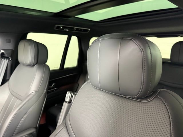 New 2025 Land Rover Range Rover SE image 13