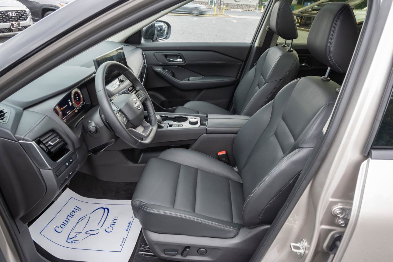 Used 2025 Nissan Rogue SL w/ SL Premium Package AWD/4WD image 15
