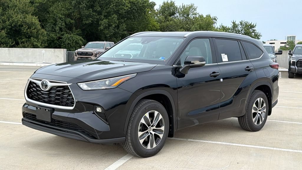 New 2026 Toyota Highlander XLE AWD/4WD image 2