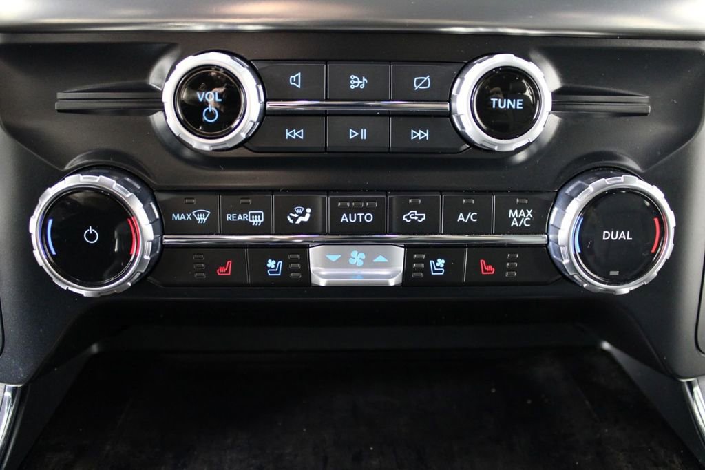 Used 2023 Ford F150 Lariat w/ Trailer Tow Package image 24