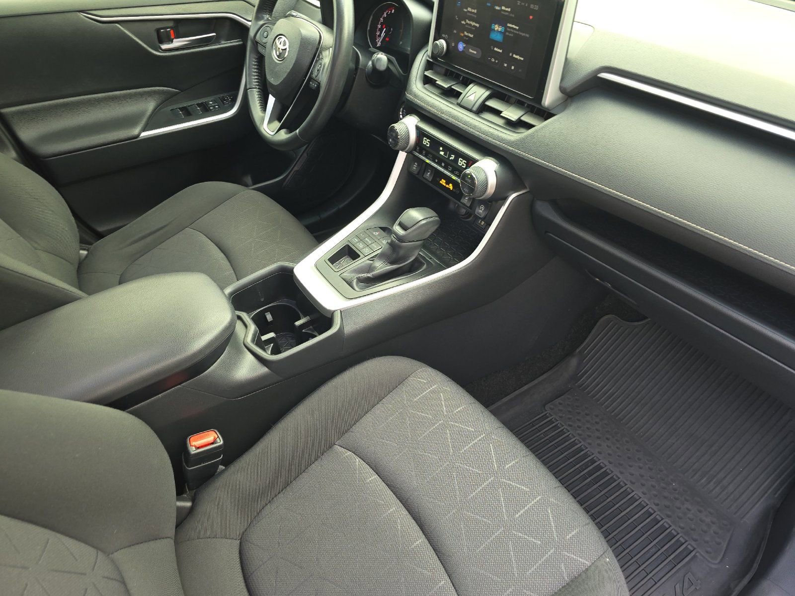 Used 2023 Toyota RAV4 XLE w/ Convenience Package image 15