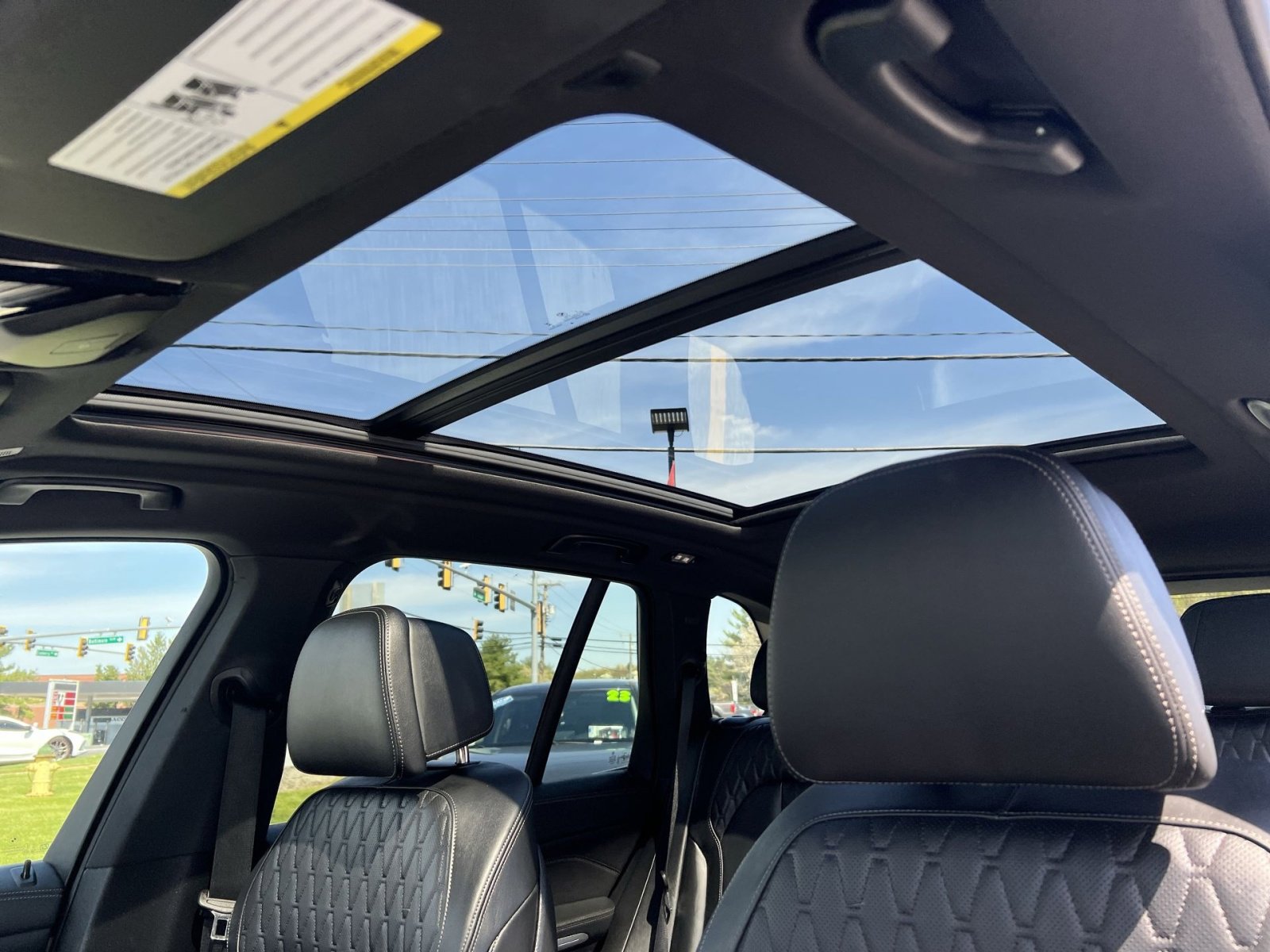 Used 2025 BMW X5 M60i w/ Climate Comfort Package image 32